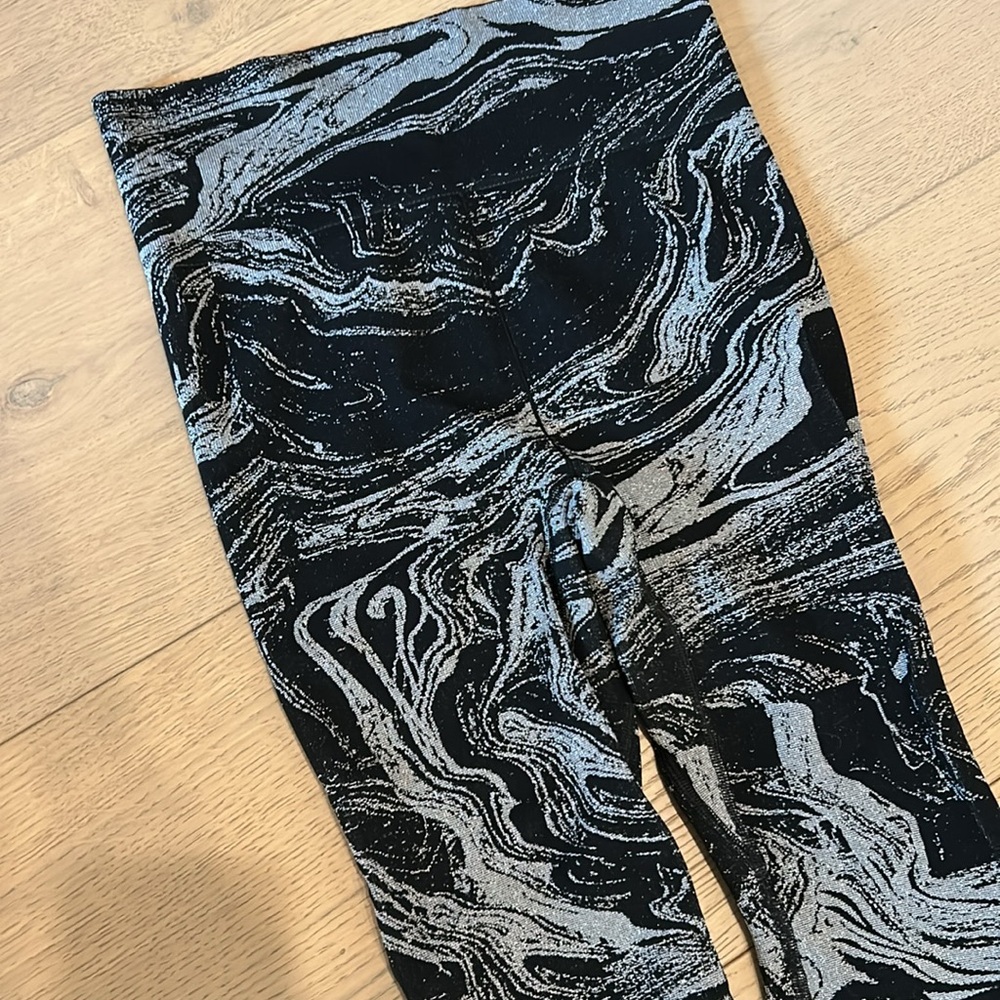 Athleta Aurora black swirl leggings bra workout set - Picture 6 of 6